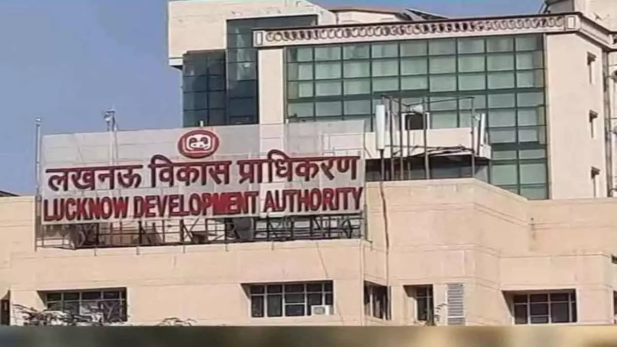 Lucknow News: LDA की टीमों ने शुरू की 27 होटलों की छानबीन, रिपोर्ट के आधार पर होगी कार्रवाई Lucknow News: LDA की टीमों ने शुरू की 27 होटलों की छानबीन, रिपोर्ट के आधार पर होगी कार्रवाई