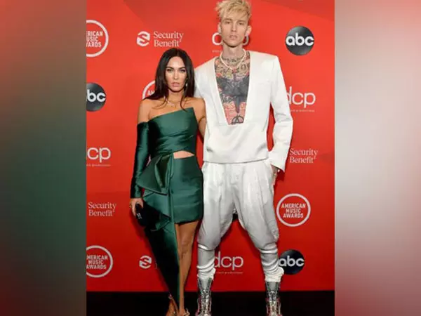 मेगन फॉक्स ने Machine Gun Kelly के साथ अनियोजित गर्भावस्था को लेकर की बात मेगन फॉक्स ने Machine Gun Kelly के साथ अनियोजित गर्भावस्था को लेकर की बात