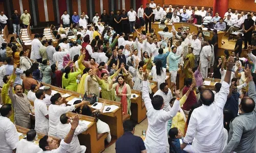 Delhi: एमसीडी सदन में आप-भाजपा पार्षदों की नोकझोंक से हंगामा Delhi: एमसीडी सदन में आप-भाजपा पार्षदों की नोकझोंक से हंगामा