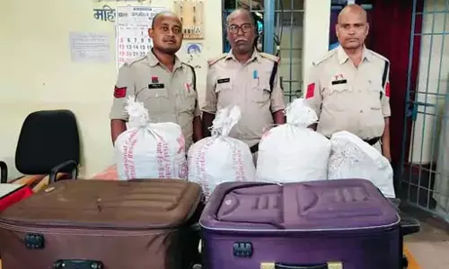 यात्री बस से गांजा बरामद, ट्रॉली सूटकेस में मिले