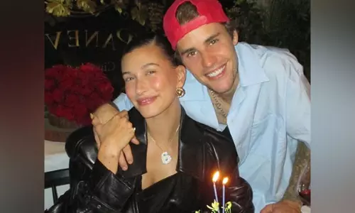 Hailey Bieber ने जस्टिन के साथ अपनी शादी की आलोचना पर प्रतिक्रिया दी Hailey Bieber ने जस्टिन के साथ अपनी शादी की आलोचना पर प्रतिक्रिया दी