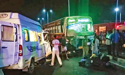 तंजावुर के निकट सरकारी बस-वैन की टक्कर में 5 लोगों की मौत