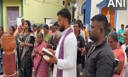 Thoothukudi में स्टरलाइट कॉपर प्लांट के खिलाफ विरोध प्रदर्शन में मारे गए लोगों को स्थानीय लोगों ने श्रद्धांजलि दी