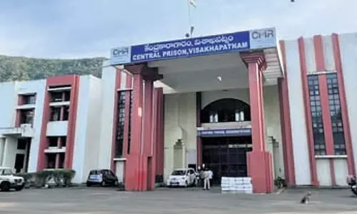 गांजा तस्करी के बढ़ते मामलों के बीच Visakhapatnam सेंट्रल जेल में क्षमता से अधिक कैदी मौजूद गांजा तस्करी के बढ़ते मामलों के बीच Visakhapatnam सेंट्रल जेल में क्षमता से अधिक कैदी मौजूद