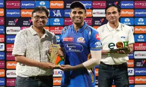 सूर्यकुमार के मधुर हाव-भाव ने दिल जीत लिया, POTM पुरस्कार अपनी पत्नी को समर्पित करने के पीछे की कहानी बताई सूर्यकुमार के मधुर हाव-भाव ने दिल जीत लिया, POTM पुरस्कार अपनी पत्नी को समर्पित करने के पीछे की कहानी बताई