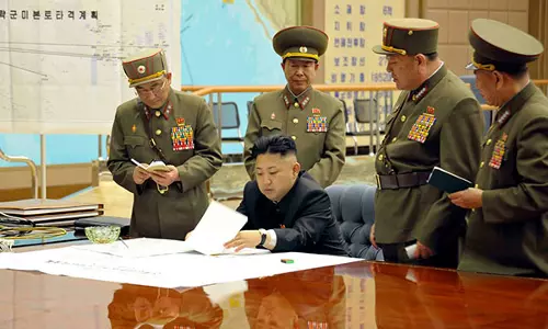 दक्षिण कोरियाई सेना ने कहा- North Korea ने पूर्वी सागर की ओर कई क्रूज मिसाइलें दागी हैं दक्षिण कोरियाई सेना ने कहा- North Korea ने पूर्वी सागर की ओर कई क्रूज मिसाइलें दागी हैं
