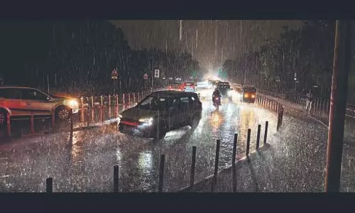 Pune: बारिश में खुला PMC का सच, नालों की सफाई नाकाम Pune: बारिश में खुला PMC का सच, नालों की सफाई नाकाम