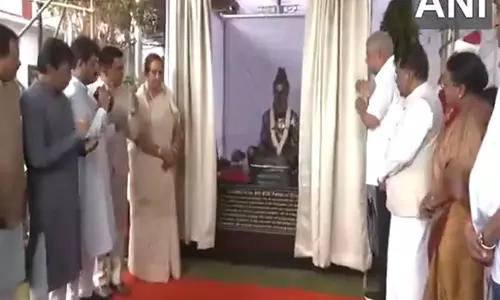 वीपी धनखड़ ने Goa राजभवन में आचार्य चरक और ऋषि सुश्रुत की प्रतिमाओं का उद्घाटन किया