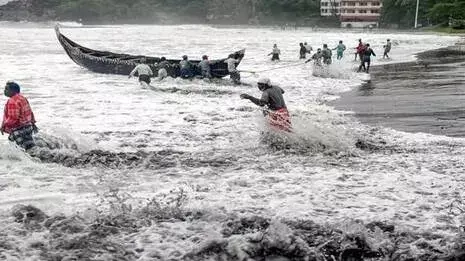Kerala: भारी बारिश का अनुमान; अलपुझा में तेज हवाएं चलने की संभावना, तटीय इलाकों में अलर्ट Kerala: भारी बारिश का अनुमान; अलपुझा में तेज हवाएं चलने की संभावना, तटीय इलाकों में अलर्ट