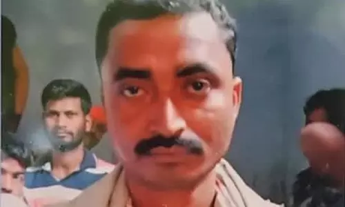 Gonda: हिस्ट्रीशीटर सोनू पासी का टॉर्च की रोशनी में हुआ अंतिम संस्कार Gonda: हिस्ट्रीशीटर सोनू पासी का टॉर्च की रोशनी में हुआ अंतिम संस्कार