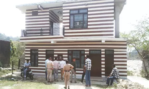 Himachal Police ने नशीली दवाओं के कारोबार को बड़ा झटका देते हुए 2.65 करोड़ रुपये की संपत्ति जब्त की Himachal Police ने नशीली दवाओं के कारोबार को बड़ा झटका देते हुए 2.65 करोड़ रुपये की संपत्ति जब्त की
