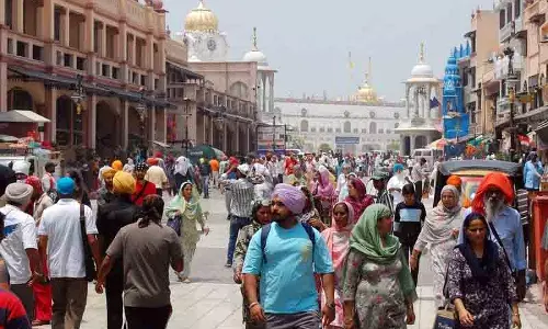 Punjab: रिट्रीट समारोह फिर से शुरू होने से आतिथ्य क्षेत्र को पर्यटकों की संख्या में वृद्धि की उम्मीद Punjab: रिट्रीट समारोह फिर से शुरू होने से आतिथ्य क्षेत्र को पर्यटकों की संख्या में वृद्धि की उम्मीद