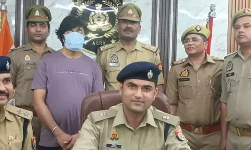 Agra: हनी ट्रैप से ठगी करने वाला शातिर गिरफ्तार