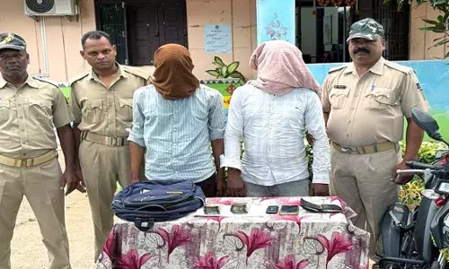 गंजम में पुलिस बनकर 1 लाख रुपए लूटने के आरोप में 2 गिरफ्तार