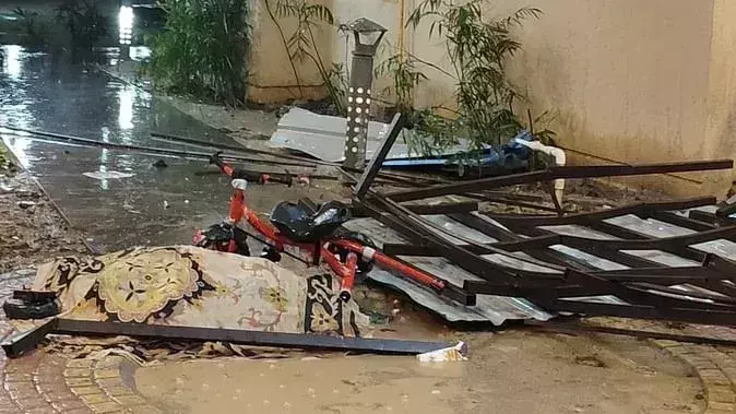 Greater Noida: तेज तूफान में टूटी रेलिंग, महिला और नाती की दर्दनाक मौत Greater Noida: तेज तूफान में टूटी रेलिंग, महिला और नाती की दर्दनाक मौत