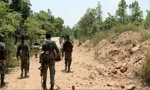 Ranchi: नक्सल हमलों में शहीद जवानों के लिए सरकार ने 4.50 करोड़ की सहायता राशि दी Ranchi: नक्सल हमलों में शहीद जवानों के लिए सरकार ने 4.50 करोड़ की सहायता राशि दी