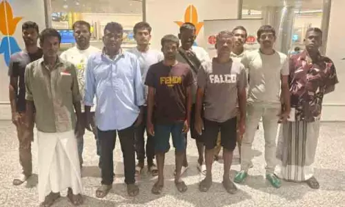 श्रीलंकाई नौसेना द्वारा रिहा किए गए 11 Tamil Nadu मछुआरे चेन्नई लौटे
