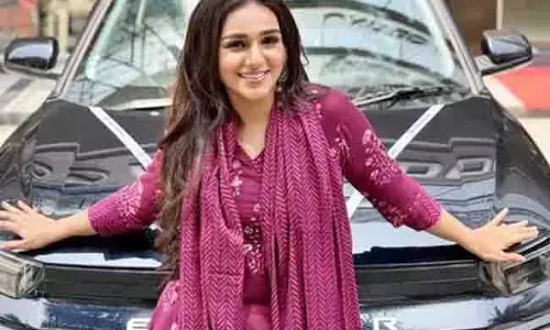 जागृति-एक नई सुबह की अभिनेत्री Rachna Mistry अपनी पहली कार की मालकिन बनीं जागृति-एक नई सुबह की अभिनेत्री Rachna Mistry अपनी पहली कार की मालकिन बनीं