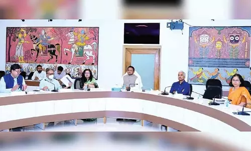 कट-ऑफ गांवों का दौरा करें, पीएम-जनमन के क्रियान्वयन पर रिपोर्ट दें सचिव: CM Majhi