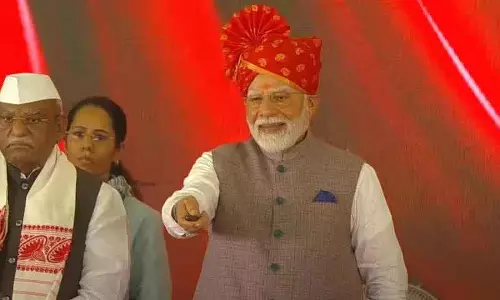 PM Modi: पुनर्विकसित पूर्णतः महिला संचालित बेगमपेट रेलवे स्टेशन का वर्चुअल उद्घाटन PM Modi: पुनर्विकसित पूर्णतः महिला संचालित बेगमपेट रेलवे स्टेशन का वर्चुअल उद्घाटन