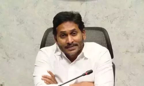 जगन ने कहा- आंध्र प्रदेश के CM नायडू राज्य को कर्ज में धकेल रहे जगन ने कहा- आंध्र प्रदेश के CM नायडू राज्य को कर्ज में धकेल रहे