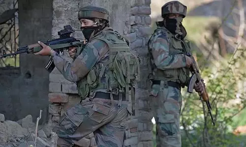 J&K : 3-4 आतंकियों के छिपे होने की आशंका, सेना ने शुरू किया सघन अभियान