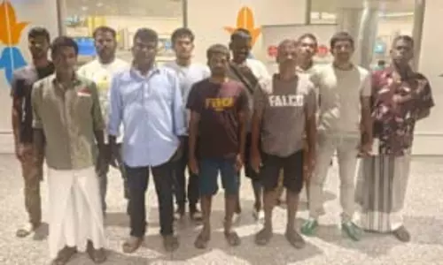 श्रीलंकाई नौसेना द्वारा रिहा किए गए 11 तमिलनाडु मछुआरे चेन्नई लौटे