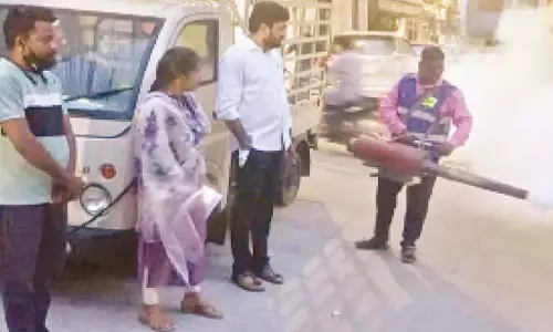 GHMC ने मच्छरों के खतरे को कम करने के लिए फॉगिंग अभियान तेज किया GHMC ने मच्छरों के खतरे को कम करने के लिए फॉगिंग अभियान तेज किया