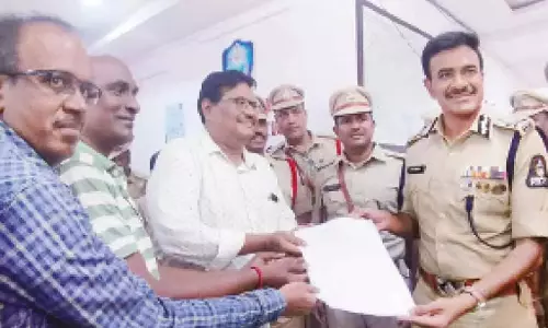 CV  आनंद ने टोलीचौकी पुलिस स्टेशन का उद्घाटन किया