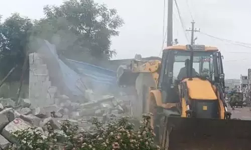 HYDRAA ने पीरज़ादिगुडा में अवैध निर्माणों पर कार्रवाई की