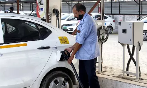 भारत में 72,000 EV चार्जिंग स्टेशन के लिए 2,000 करोड़ रुपये आवंटित भारत में 72,000 EV चार्जिंग स्टेशन के लिए 2,000 करोड़ रुपये आवंटित