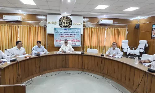Farrukhabad: आरसेटी समिति की बैठक में डीएम ने लिया कार्यों का जायजा