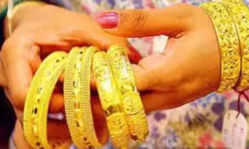 Shahjahanpur: रोडवेज बस से यात्री के बैग में रखी नकदी व सोने चांदी के आभूषण गायब Shahjahanpur: रोडवेज बस से यात्री के बैग में रखी नकदी व सोने चांदी के आभूषण गायब