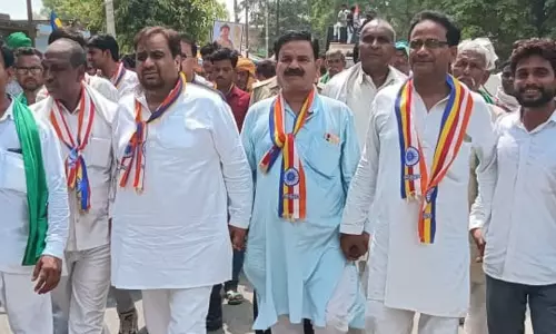 Nawabganj: बौद्ध धर्म के अनुयायियों ने महात्मा बुद्ध समेत कई महापुरुषों की निकाली झांकियां Nawabganj: बौद्ध धर्म के अनुयायियों ने महात्मा बुद्ध समेत कई महापुरुषों की निकाली झांकियां