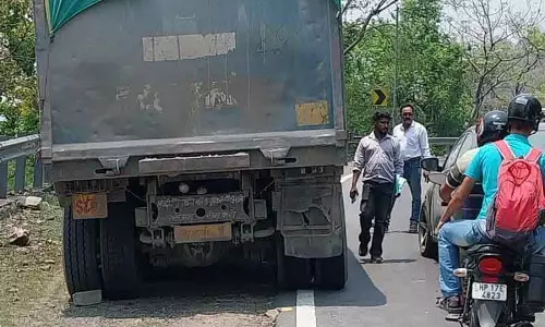 Sirmaur में कार्रवाई, ओवरलोड ट्रकों और अनफिट स्कूल बसों पर 2 लाख रुपये का जुर्माना Sirmaur में कार्रवाई, ओवरलोड ट्रकों और अनफिट स्कूल बसों पर 2 लाख रुपये का जुर्माना