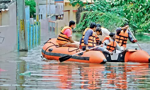Telangana बाढ़ से निपटने के लिए ‘गोल्डन ऑवर’ के लिए तैयार Telangana बाढ़ से निपटने के लिए ‘गोल्डन ऑवर’ के लिए तैयार