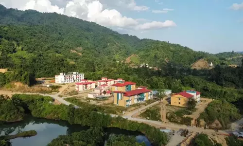 FTI के छात्रों ने बुनियादी सुविधाओं की मांग को लेकर विरोध प्रदर्शन जारी रखा FTI के छात्रों ने बुनियादी सुविधाओं की मांग को लेकर विरोध प्रदर्शन जारी रखा