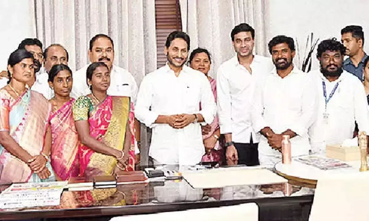 Andhra: जगन ने तिरुवुरु में टीडीपी के ‘लोकतंत्र पर हमले’ की निंदा की