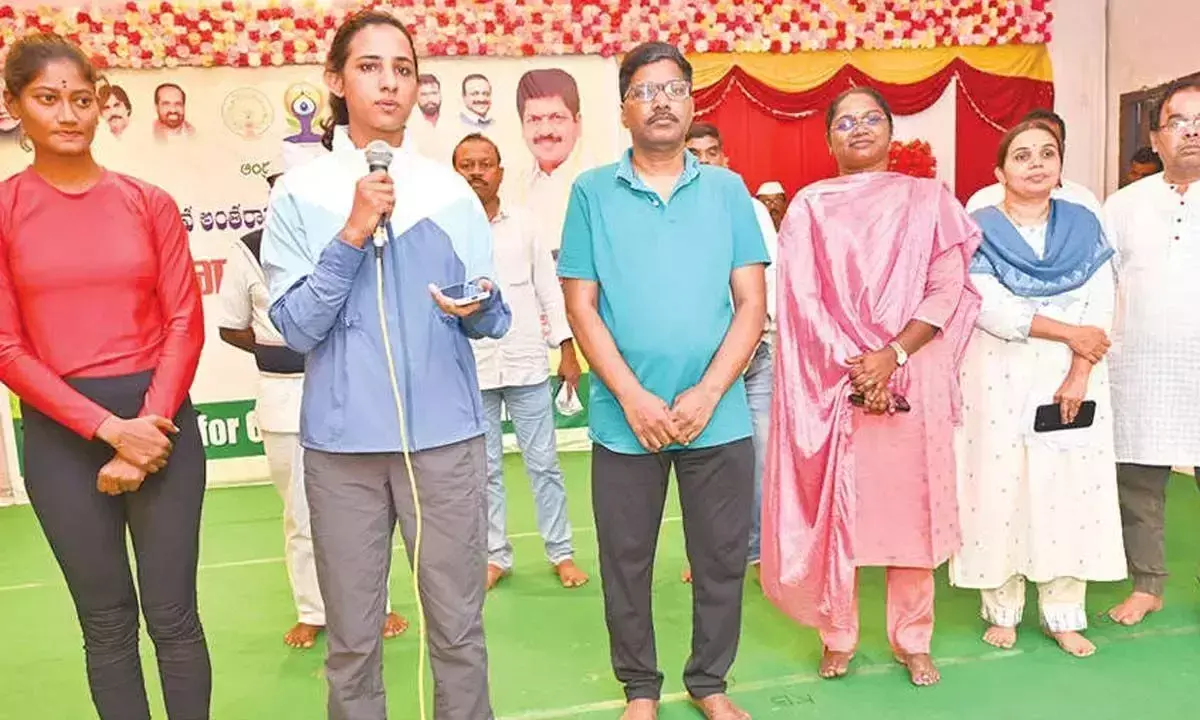 Andhra: योग से मानसिक शांति और संपूर्ण स्वास्थ्य मिलता है: गीतांजलि शर्मा
