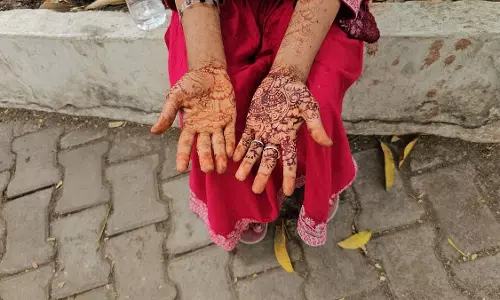 शादी के दिन दूल्हा नहीं पहुंचा, दुल्हन ने छतरपुर थाने में हाथ में मेहंदी लगी होने के बावजूद FIR दर्ज कराई