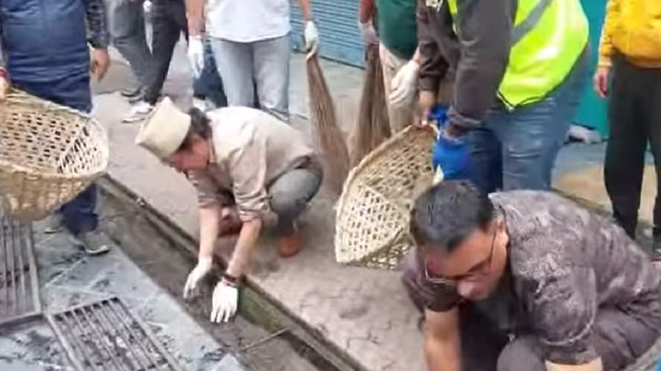 प्रधानमंत्री मोदी की Sikkim यात्रा से पहले गंगटोक में स्वच्छता अभियान तेज प्रधानमंत्री मोदी की Sikkim यात्रा से पहले गंगटोक में स्वच्छता अभियान तेज