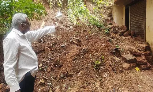 Margao में रिटेनिंग वॉल ढहने से 2 साल तक चेतावनियों की अनदेखी के बाद दामोदर चैंबर प्रभावित