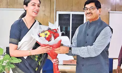 Telangana : वैष्णवी ने नई सूचना आयुक्त के रूप में शपथ ली