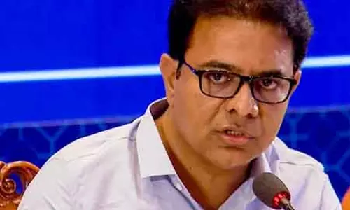 तेलंगाना संकट से जूझ रहा, रेवंत रेड्डी ग्लैमर पर ध्यान दे रहे: KTR तेलंगाना संकट से जूझ रहा, रेवंत रेड्डी ग्लैमर पर ध्यान दे रहे: KTR
