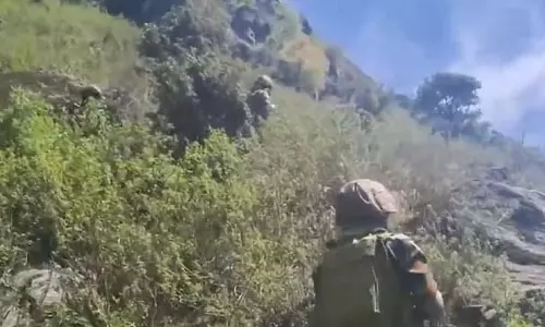 J&K : किश्तवाड़ मुठभेड़; एक जवान शहीद J&K : किश्तवाड़ मुठभेड़; एक जवान शहीद