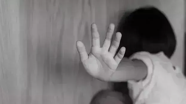Kerala : अपने ही घर में क्रूरता का सामना करना पड़ा, हत्या के एक दिन पहले बच्ची का यौन शोषण किया Kerala : अपने ही घर में क्रूरता का सामना करना पड़ा, हत्या के एक दिन पहले बच्ची का यौन शोषण किया