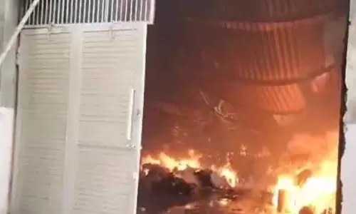 Ludhiana: कपड़ा धुलाई इकाई में भीषण आग लग गई Ludhiana: कपड़ा धुलाई इकाई में भीषण आग लग गई