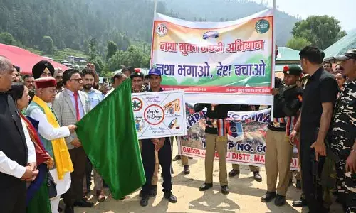 Himachal: राज्यपाल ने कहा, नशे की समस्या से लड़ने के लिए समाज का सहयोग जरूरी Himachal: राज्यपाल ने कहा, नशे की समस्या से लड़ने के लिए समाज का सहयोग जरूरी