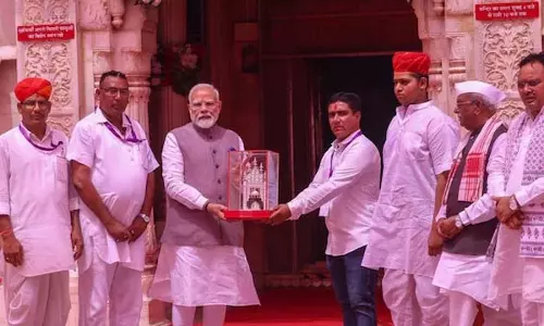Rajasthan:PM मोदी ने बीकानेर में करणी माता मंदिर में दर्शन किए