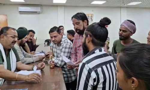 Jammu: नरिंदर सिंह-विक्रम रंधावा ने पार्टी कार्यालय में लगाया जनता दरबार Jammu: नरिंदर सिंह-विक्रम रंधावा ने पार्टी कार्यालय में लगाया जनता दरबार